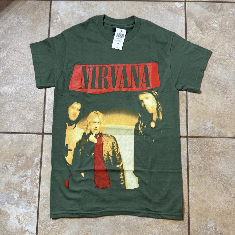 Nirvana Blurry Group Photo T-Shirt Green Size SMALL New With Tags